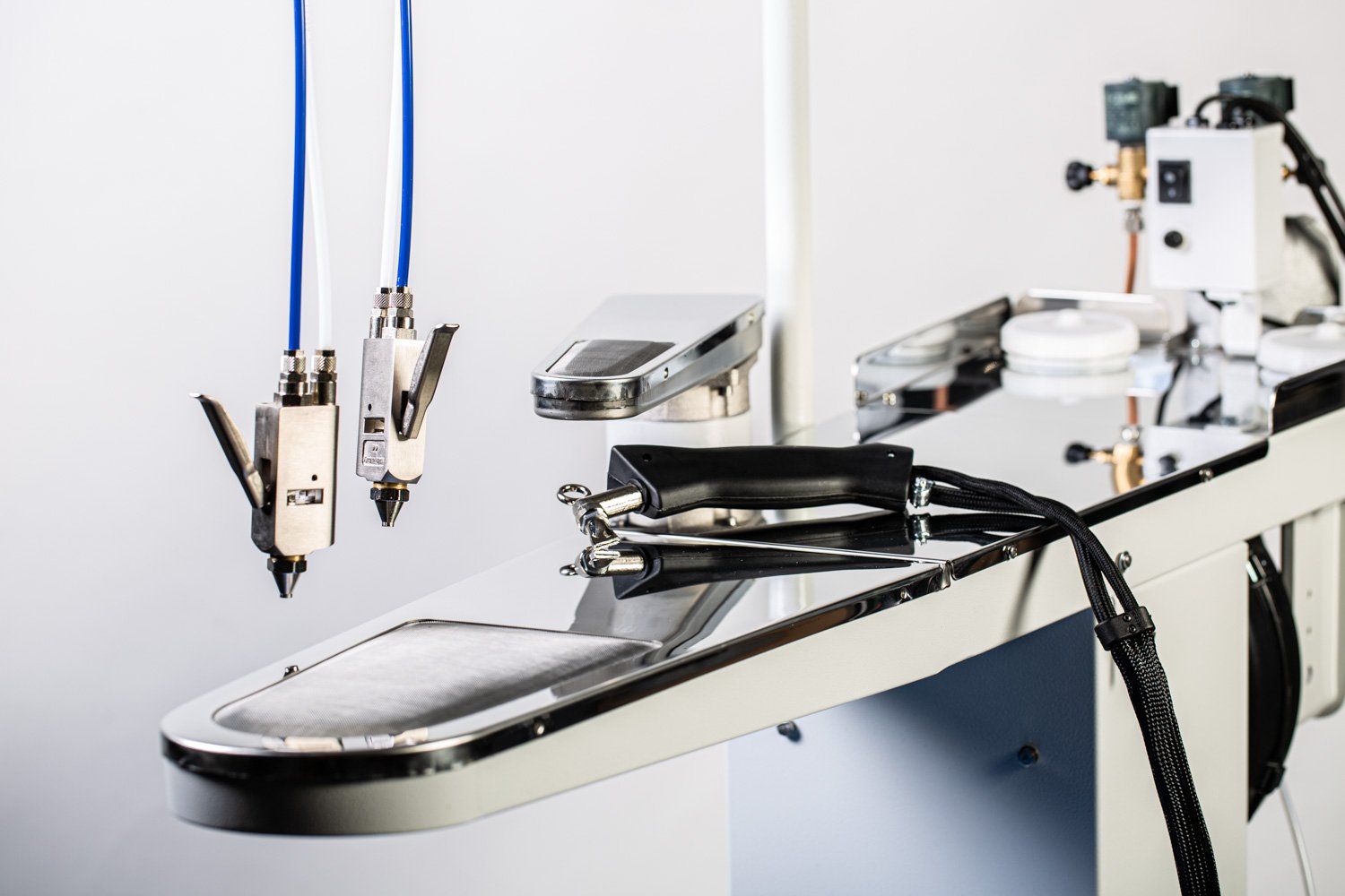 pallas finish systeme gmbh trevil detachiertisch detachierkabine. Detachiertische- / kabinen Wir liefern ein komplettes Sortiment an Detachiertischen zur Fleckentfernung für Wäschereien und Reinigungen sowie alles, was Sie für eine praktische und schnelle Fleckentfernung benötigen. Wir bieten eine große Produktlinie - angefangen von Detachierschränken über professionelle Detachiertische bis hin zu einer sehr großen Produktauswahl an Detachierpistolen. Also alles, von A-Z für eine effektive, kostengünstige, saubere Fleckentfernung bzw. Detachur.