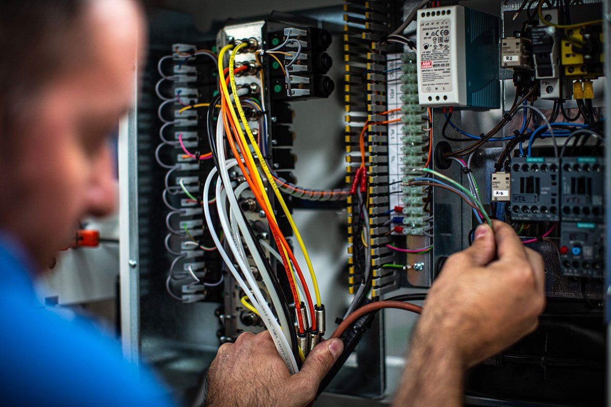 pallas finish systeme gmbh trevil service wartung Lassen Sie Ihre Maschinen jährlich durch einen spezialisierten Techniker unseres Hauses überprüfen und warten, um die Zuverlässigkeit sowie Arbeits- und Betriebssicherheit Ihrer Maschinen dauerhaft zu gewährleisten. Neben der wöchentlichen Reinigung und Pflege Ihrer Maschinen, empfehlen wir unbedingt, die werksseitig vorgeschrieben Wartungsintervalle (6 / 12 Monate) einzuhalten.