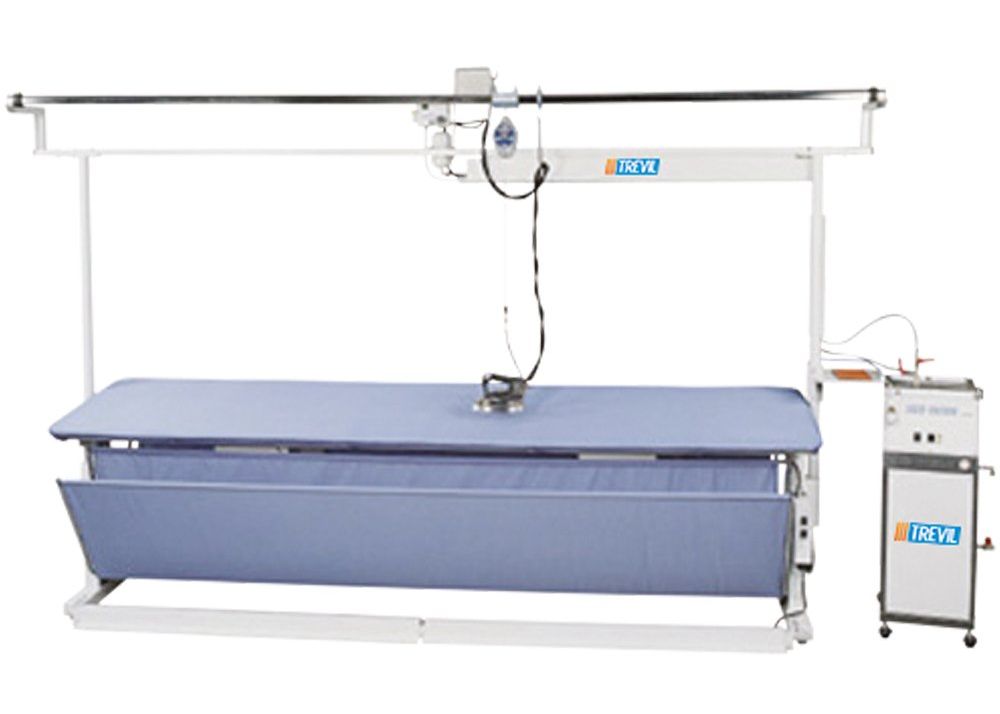 Der große Bügeltisch für Gardinen und Vorhänge