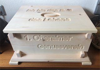 Wählen Sie Ihr Design für eine Brotdose aus Zirbenholz