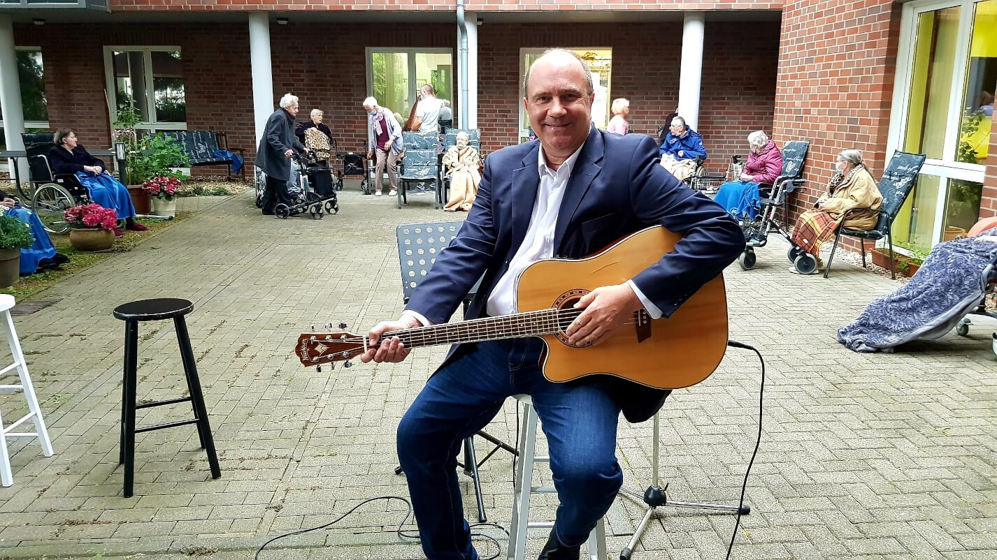 Achim Schütz mit dem NiederrheinTheater: Tour durch Seniorenheime von Nettetal
