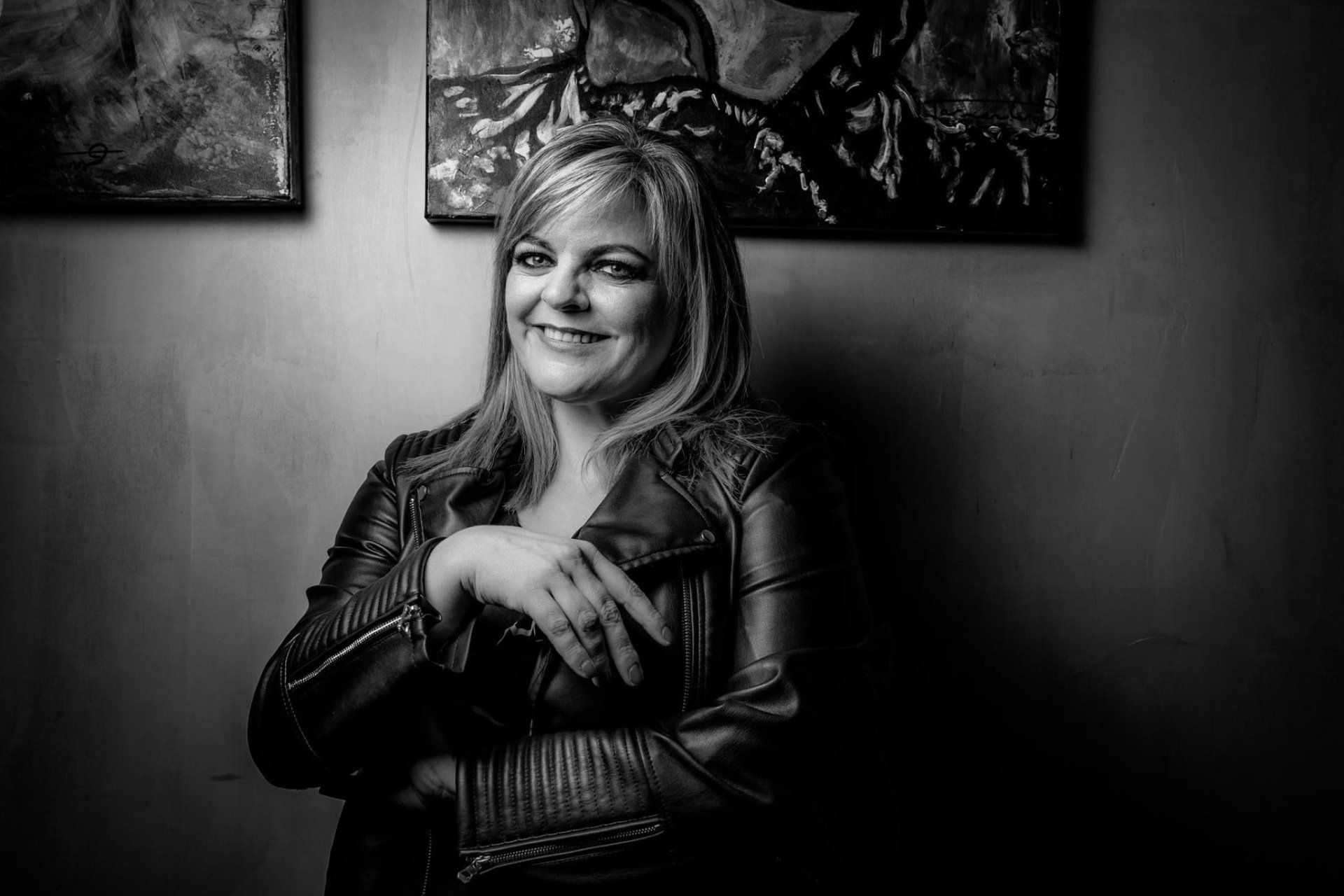 © TOÑI ARMENTEROS- Artist with feminine and sensual touch TOÑI ARMENTEROS - Artist with feminine and sensual touch