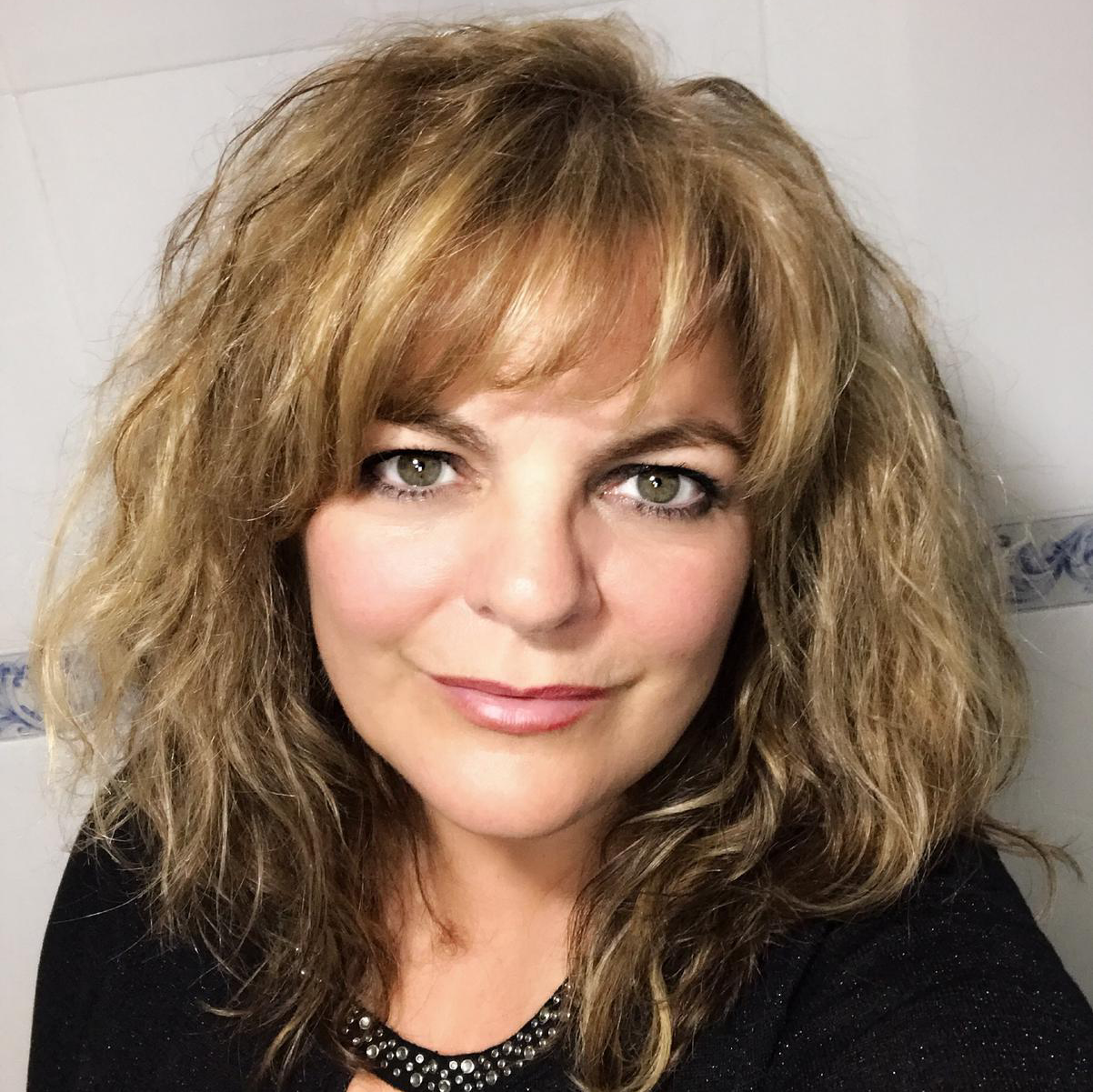 © TOÑI ARMENTEROS - Intensity, skin and introspection TOÑI ARMENTEROS - Intensity, skin and introspection, inspired by the female figure, nudity, the warmth of skin and the tenderness of muscles.