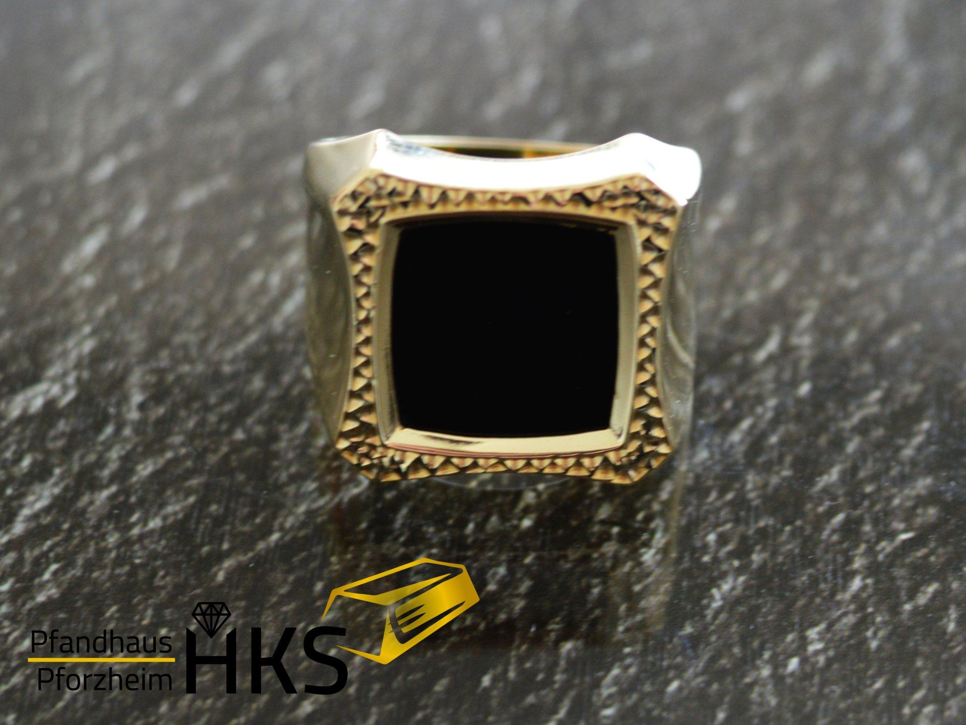 Ring Gold 585/- 10,75 gr. Siegelring + Onyx ca.13 mm x 13mm
