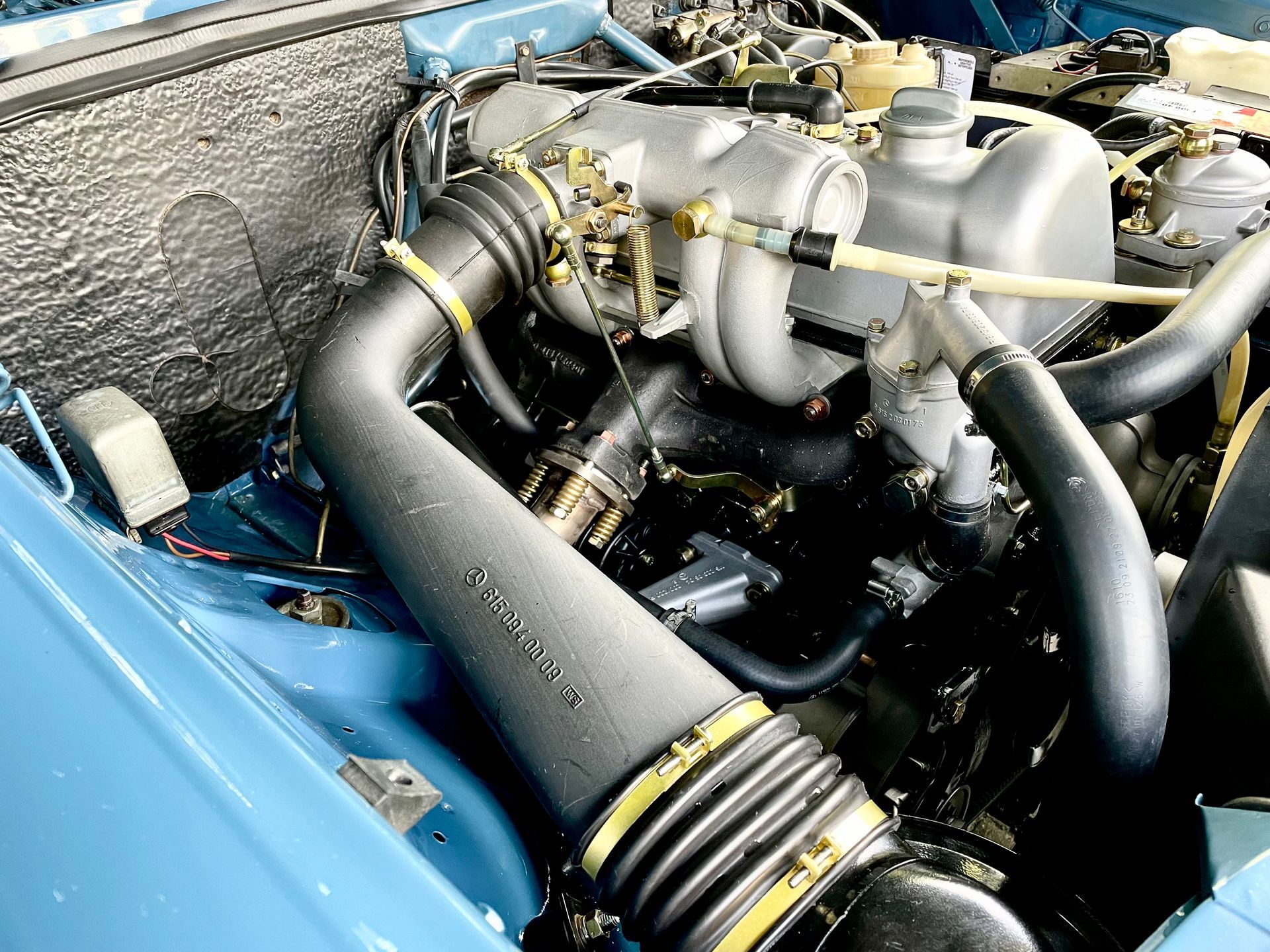 Restauration W115 Strich8 200D