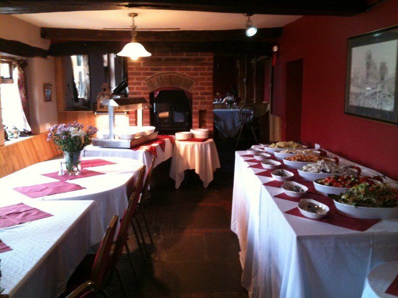 We offer a fully cooked English breakfast alonside our B&B (£11.50, subject to availability).
We take group bookings and we are a popular choice for breakfast meetings and fishing clubs.