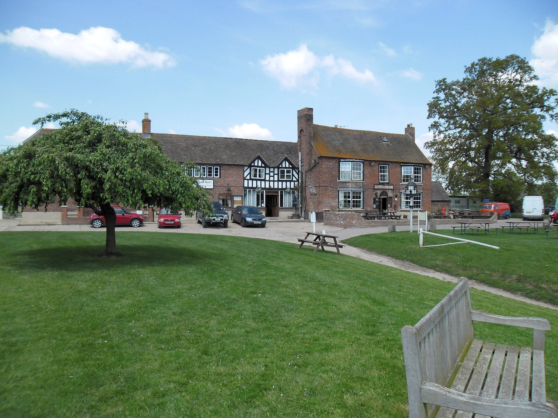 Lower Lode Inn, riverfront pub, B&B and campsite near Tewkesbury