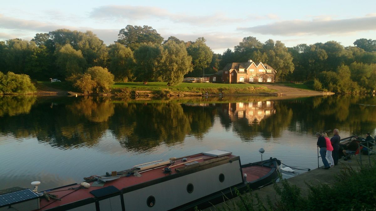 Lower Lode Inn near Tewkesbury, river mooring on a tranquil stretch of the River Severn