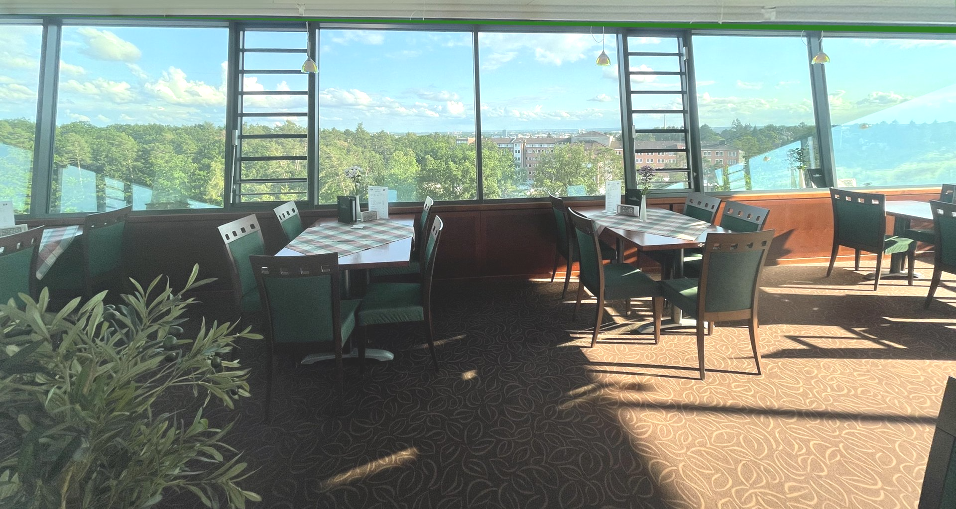 Wohnstift Rathsberg Erlangen - Auf dem linken Dach das Café Panorama