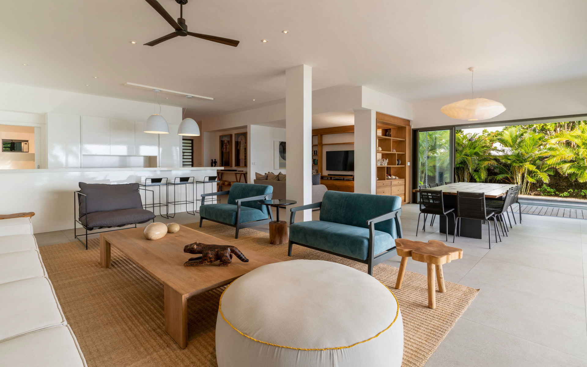 Elegant interiors curated for clients seeking comfort, privacy and excellence.