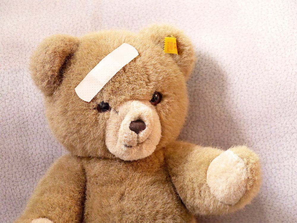 Verletzter Teddybär - Kinder und Trauma, Therapie für Kinder