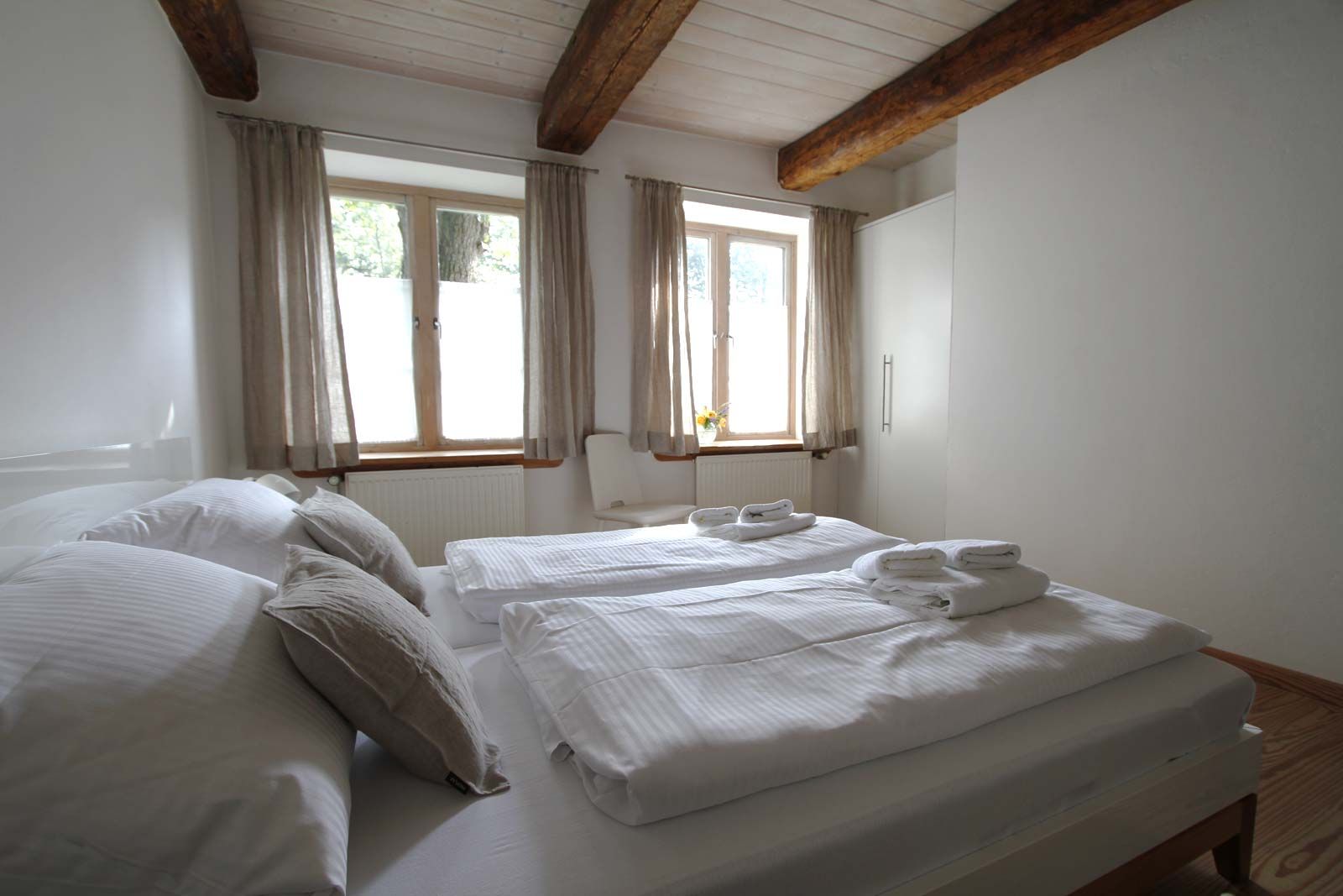 Schlafzimmer Ferienwohnung Süderbootfahrt Katingsiel