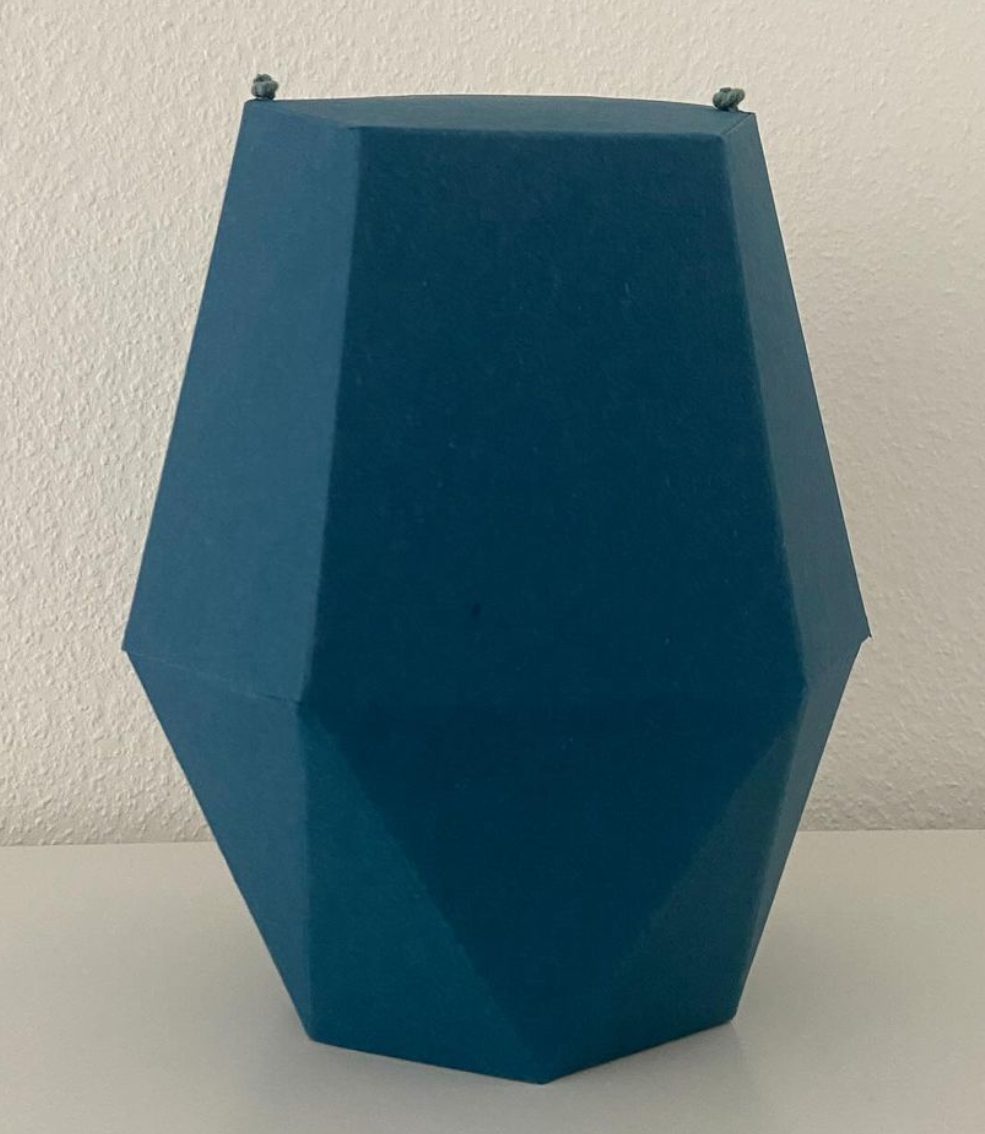 Unsere Papierurnen bieten eine nachhaltige und respektvolle Möglichkeit, von einem geliebten Menschen Abschied zu nehmen.