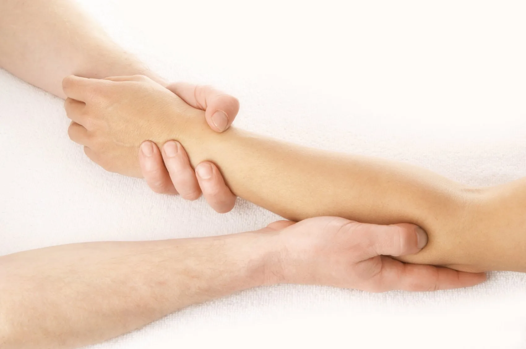 Massage am Unterarm