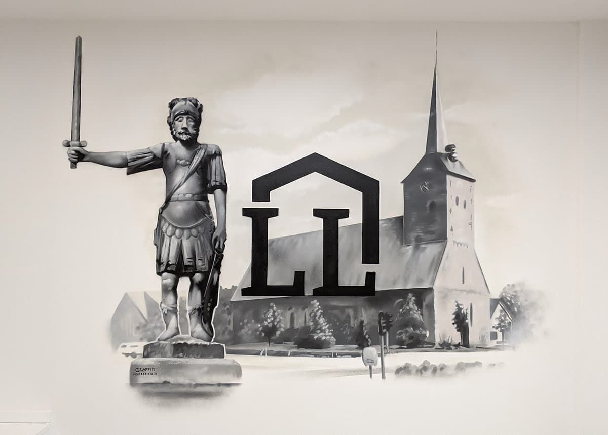 Wandgestaltung oder Graffiti einer Innenwand mit dem Wahrzeichen von Bad Bramstedt der Roland Statue, gemalt mit Sprühdosen vom Künstler Jeff Schmarinski vom Lovedraft Studio.