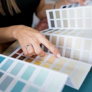 Farbe, Frauen, Do it Yourself, DIY, Streichen, Wandfarbe, Wunschfarbe, Fliesenstreichen, Kreidefarbe, Farben Manufaktur, Farbenmanufaktur, Renovierung, Mineralfarbe, Shabby Chic, Schöner Wohnen, Alpina Feine Farbe, Glitzerfarbe, Latex, Fassadenfarbe, Holzfarbe, Miss Pompadour, Lignocolor, Putz,Streichputz, Silikatfarbe, Treppenlack, Treppenfarbe, Bastelfarbe, Renovierfarbe, Möbelfarbe, Innenwandfarbe, Küchenfarbe, Betonfarbe, Farbenhandel, Tafelfarbe, Schwedenfarbe, Magnetfarbe, Heizkörperlack, Rollputz, Garagenfarbe, Parkettlack, Fensterlack, Glitzer, Sockelfarbe, Kreativfarbe, Wunschfarbe, Wunschfarbton, Pu-Lack, Pu Buntlack, Grundierung, Farbtonkarte, Haftgrund, Kinderzimmerfarbe, Acrylfarbe, Möbelwachs, Outdoorfarbe, Versiegelung, Workshop, Verleihservice, Tapeziertisch leihen, Abholung, Abholservice, Schulung, Beratung, Projekt Beratung, Checkliste, Projektliste, Exklusiv Produkte, Farbe Frauen, Handwerker