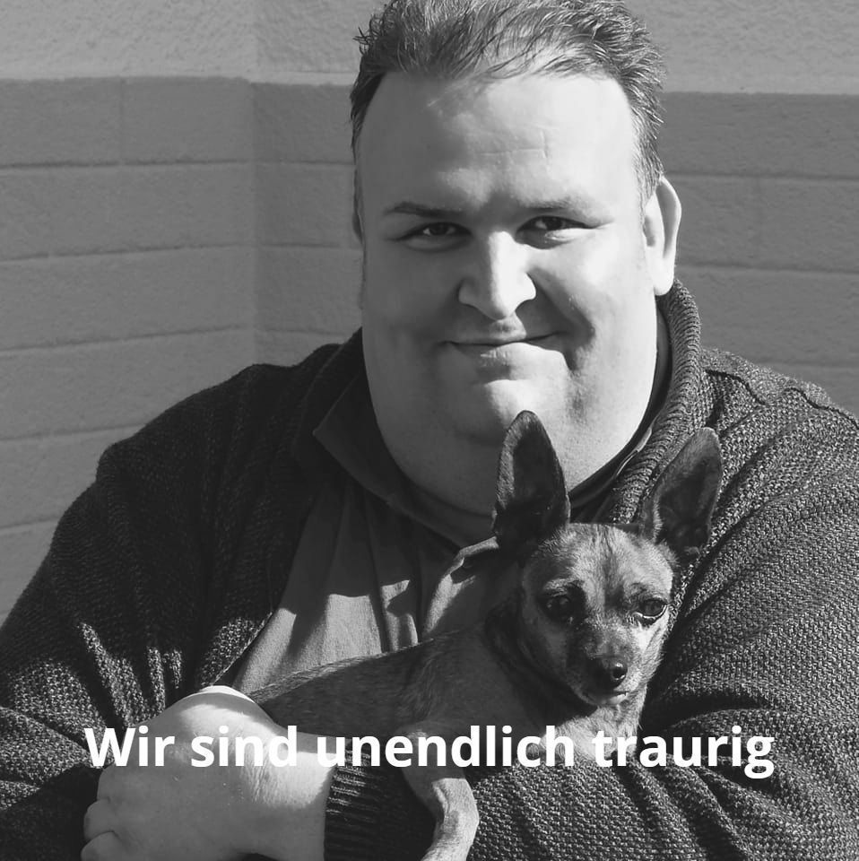 ür uns unfassbar verstarb plötzlich und unerwartet unser Kollege und Freund Christian.
Er war ein Mensch der mit seinem offenem Herzen,seiner Wärme und seiner aufrichtigen Empathie so viele Leben berührt hat.
Wir sind dankbar für die vielen gemeinsamen Momente,in denen sein Lachen,seine Herzlichkeit und seine Fürsorge so spürbar waren.Diese Erinnerungen werden wir in unseren Herzen bewahren.
Wir sind unendlich traurig.
Seiner Familie wünschen wir in dieser schweren Zeit,viel Kraft.