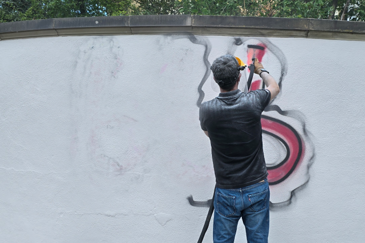 Rauputzmauer ohne Graffiti