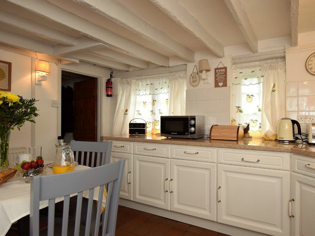 clare-cottage-rental-kitchen