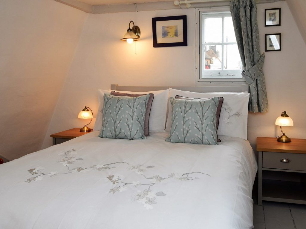 clare-cottage-rental-bedroom-1