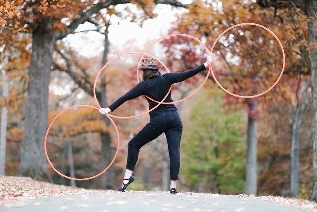 Lindsey Moon  juggling four hula hoops at once
