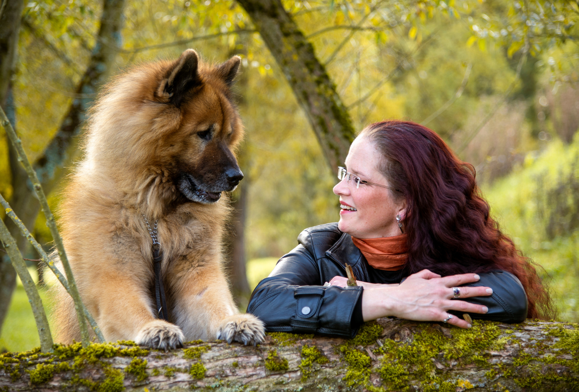 Eurasier Buddha vom Götterfunken mit Frauchen