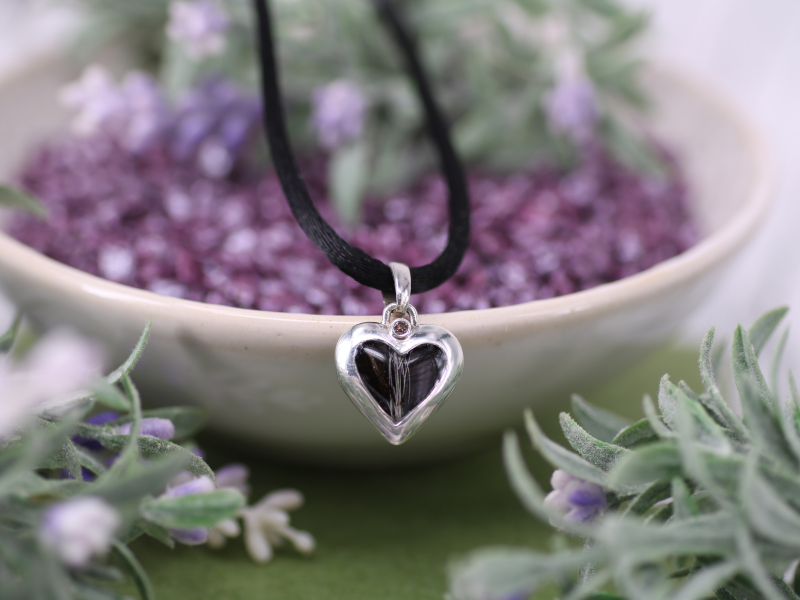 Tierhaarschmuck von Seelenfreund als Freundschaftsschmuck , Glücksbringer und Trauerhilfe