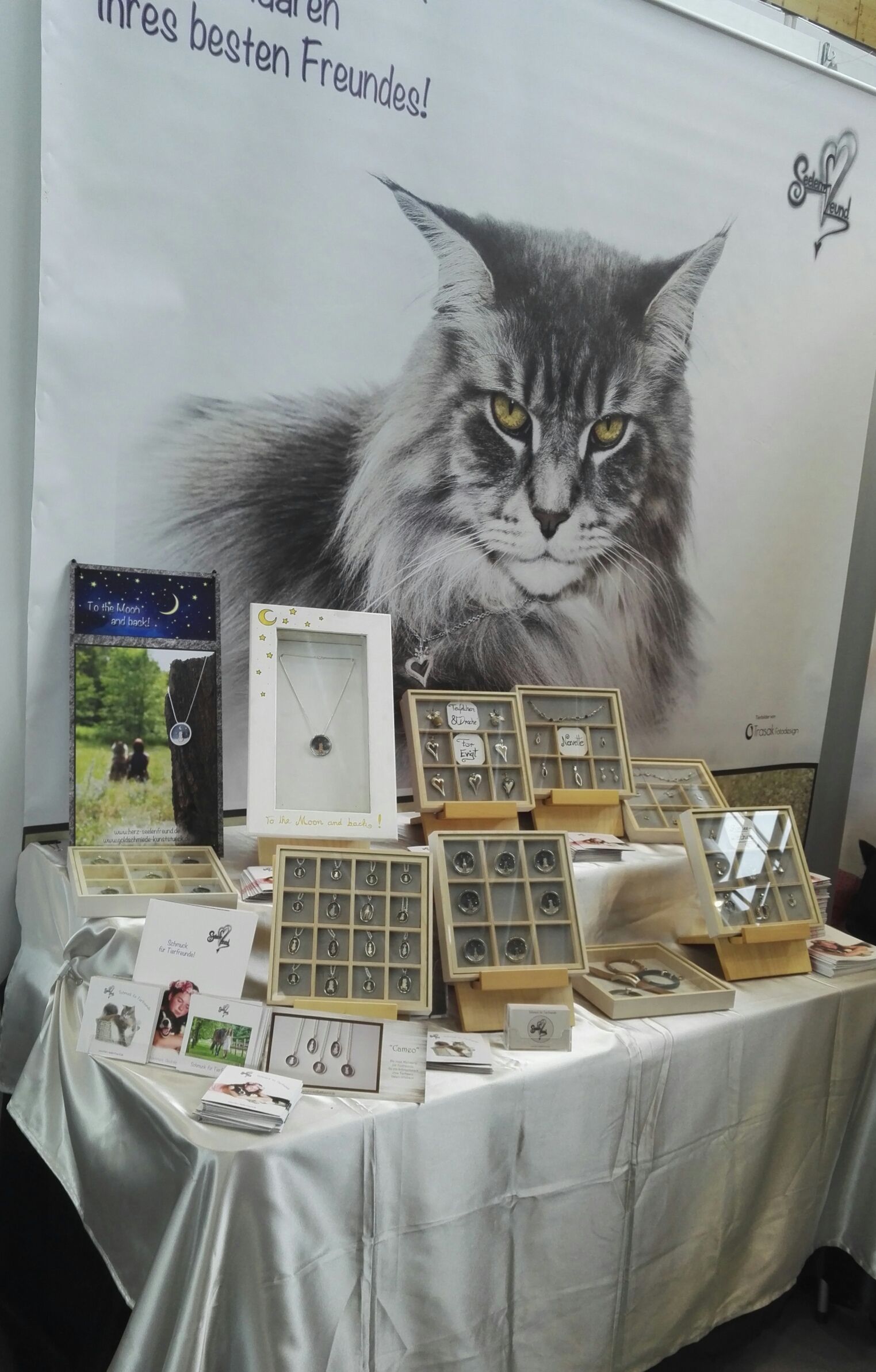 seelenfreund mit einem messestand auf der Internationalen Rassehundeauustellung Cacib in Nürnberg.
