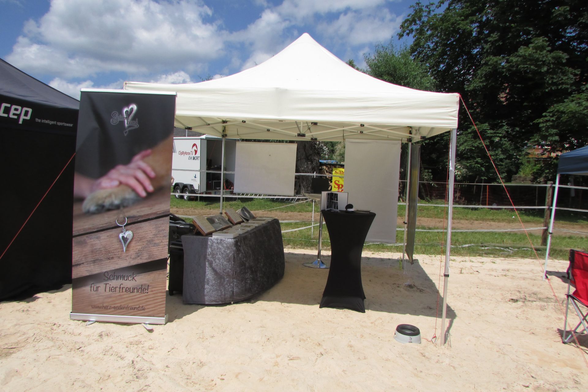 Seelenfreundschmuck auf der Dressurgala in Heroldsberg, die immer im Sommer auf dem Gelände der Reitanlage Hundsmühle stattfindet.