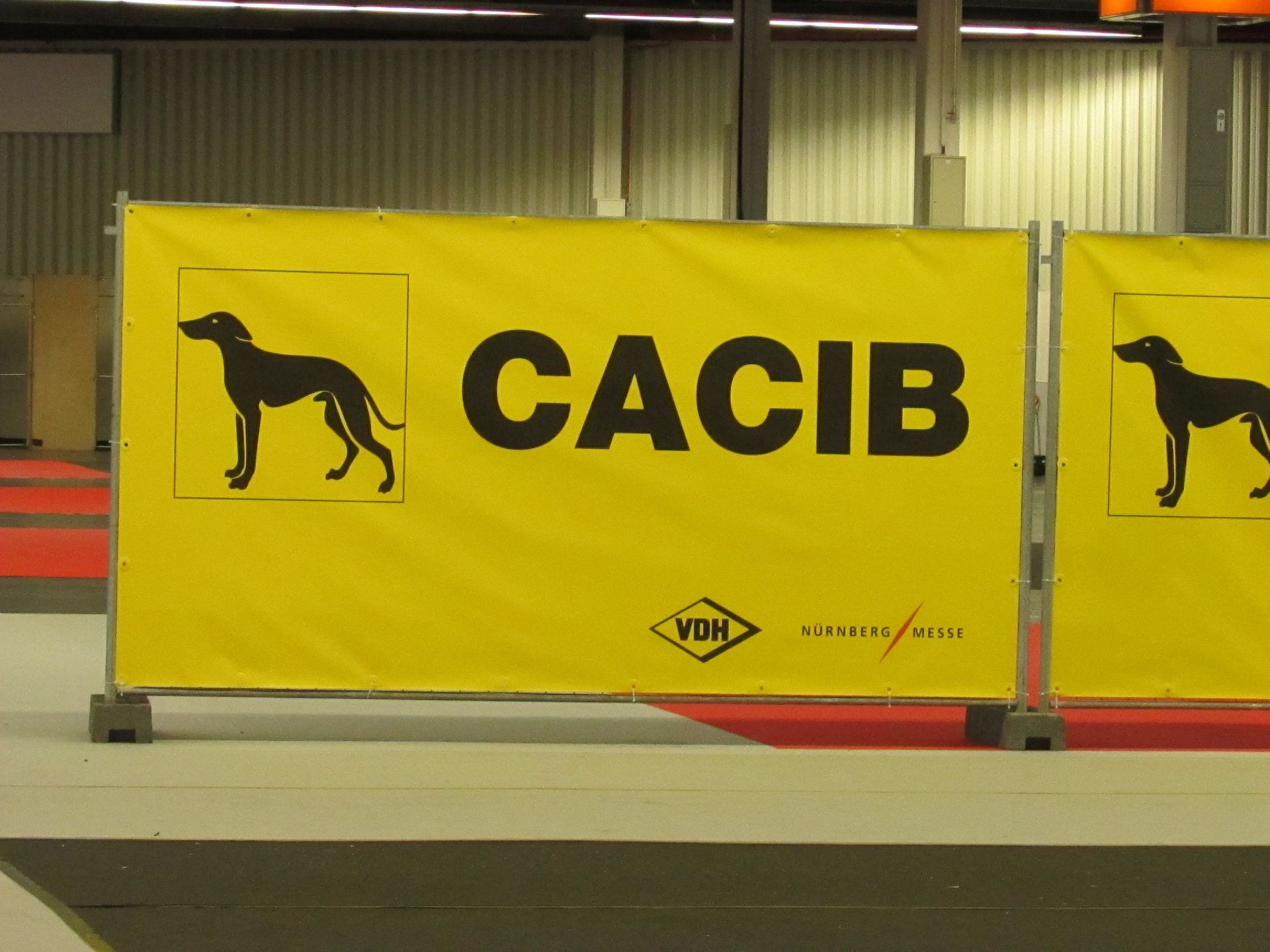 Banner der Internationalen Rassehundeausstellung in Nürnberg, die vom  VDH organisiert wird und auf dem Messezentrum in Nürnberg stattfindet.