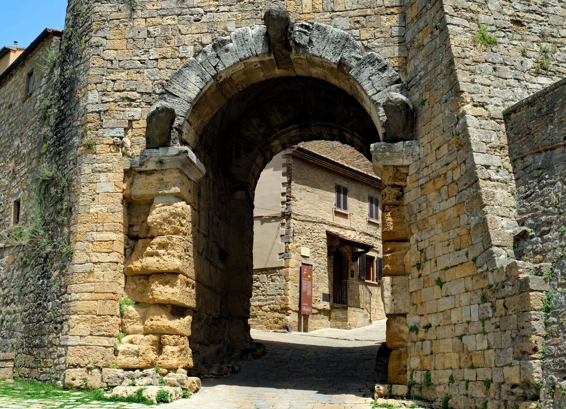 Porta all´Arco Volterra