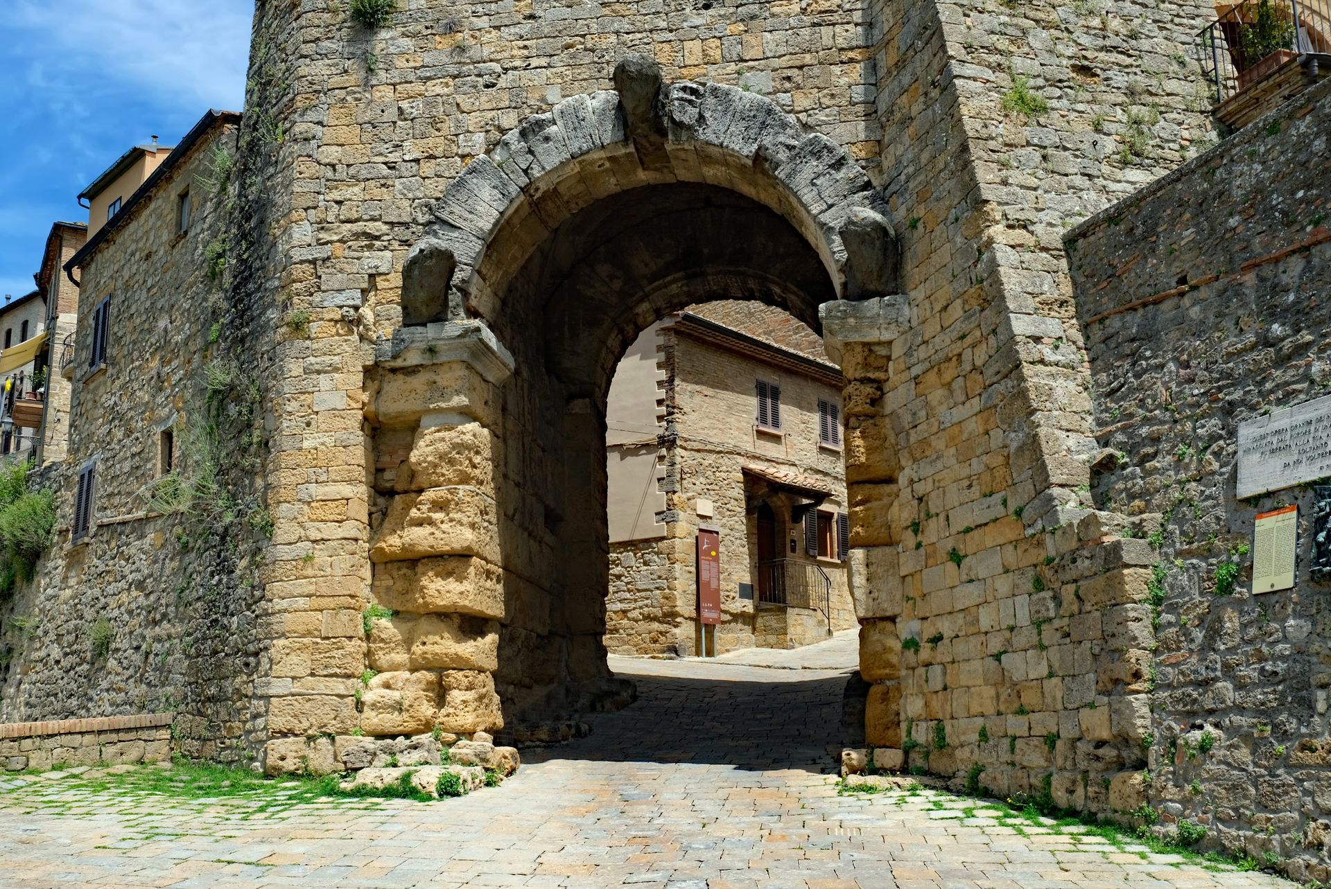 Porta all´Arco Volterra
