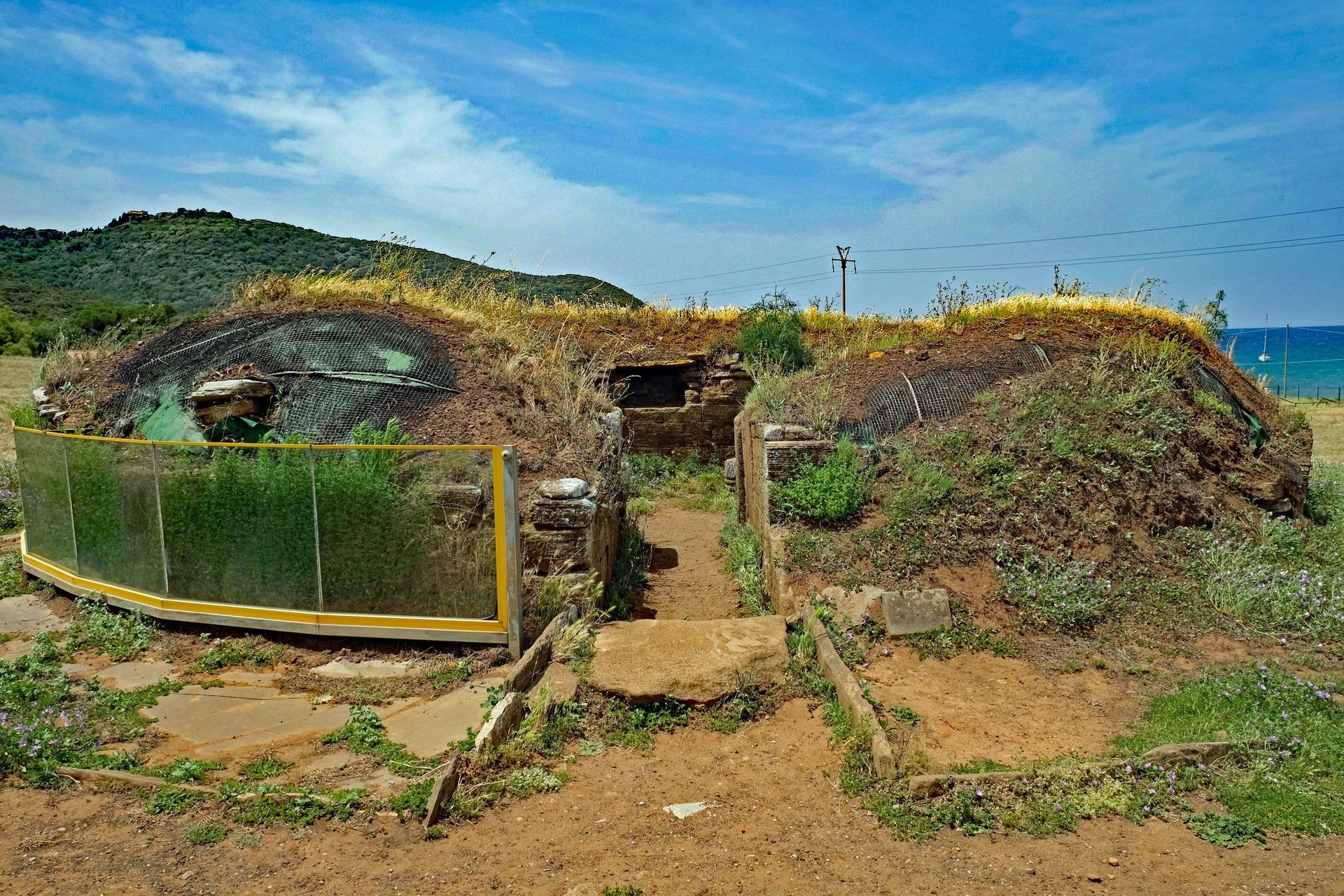 Tomba dell´aryballos piriforme Populonia