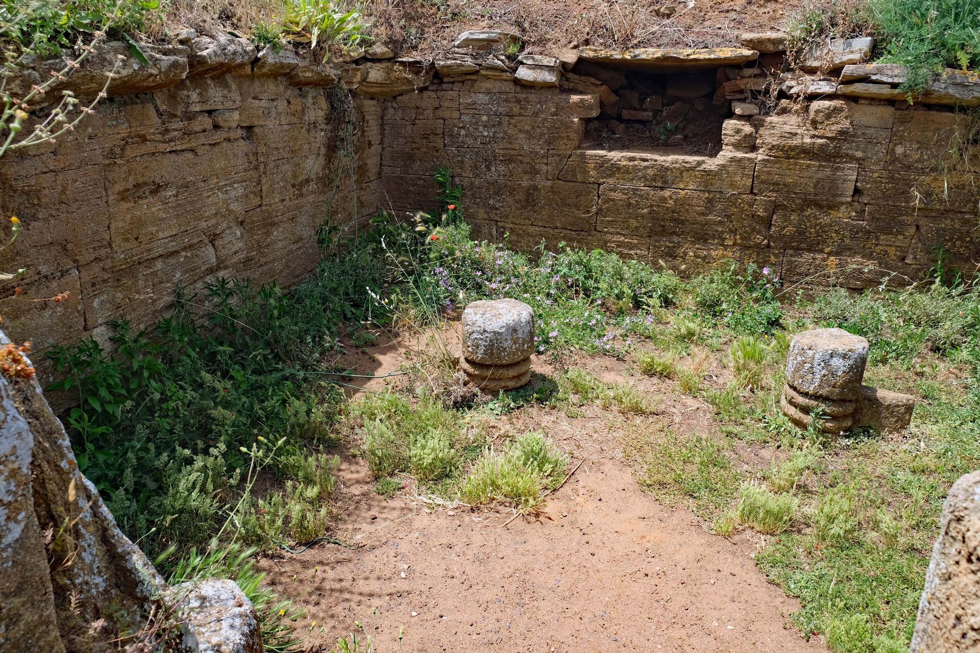 Tomba dell´aryballos piriforme Populonia