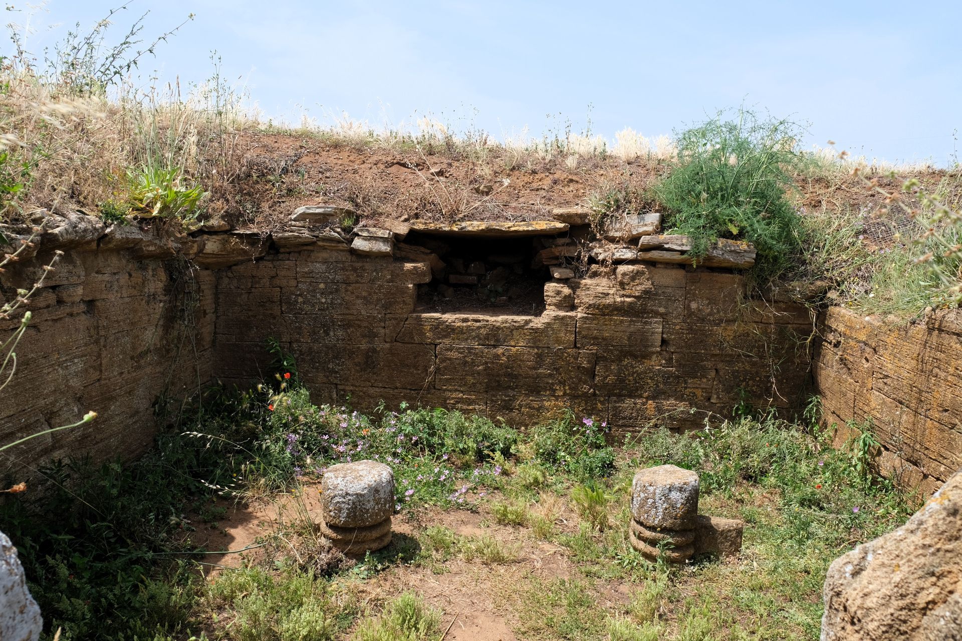 Tomba dell´aryballos piriforme Populonia