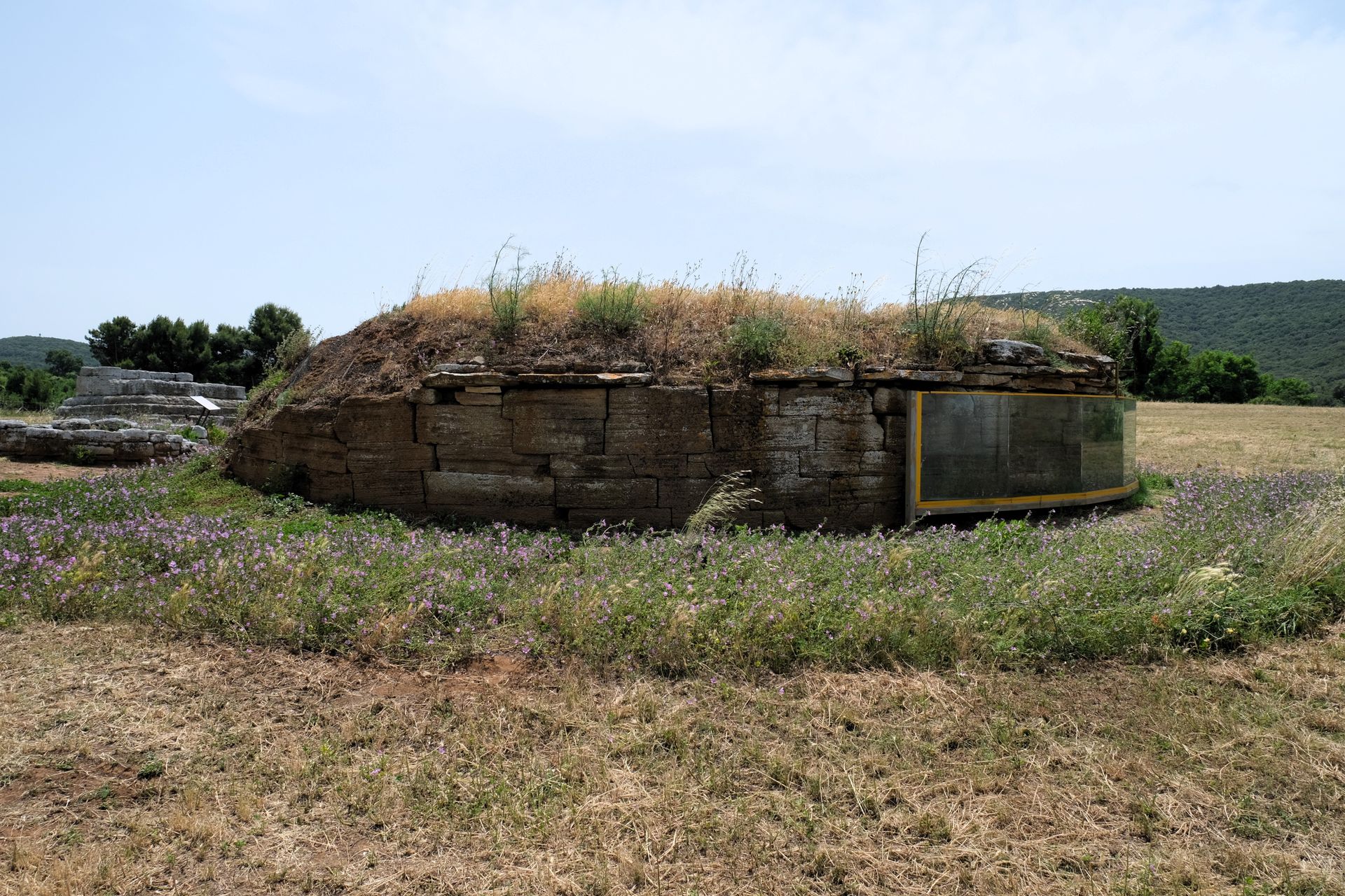 Tomba dell´aryballos piriforme Populonia