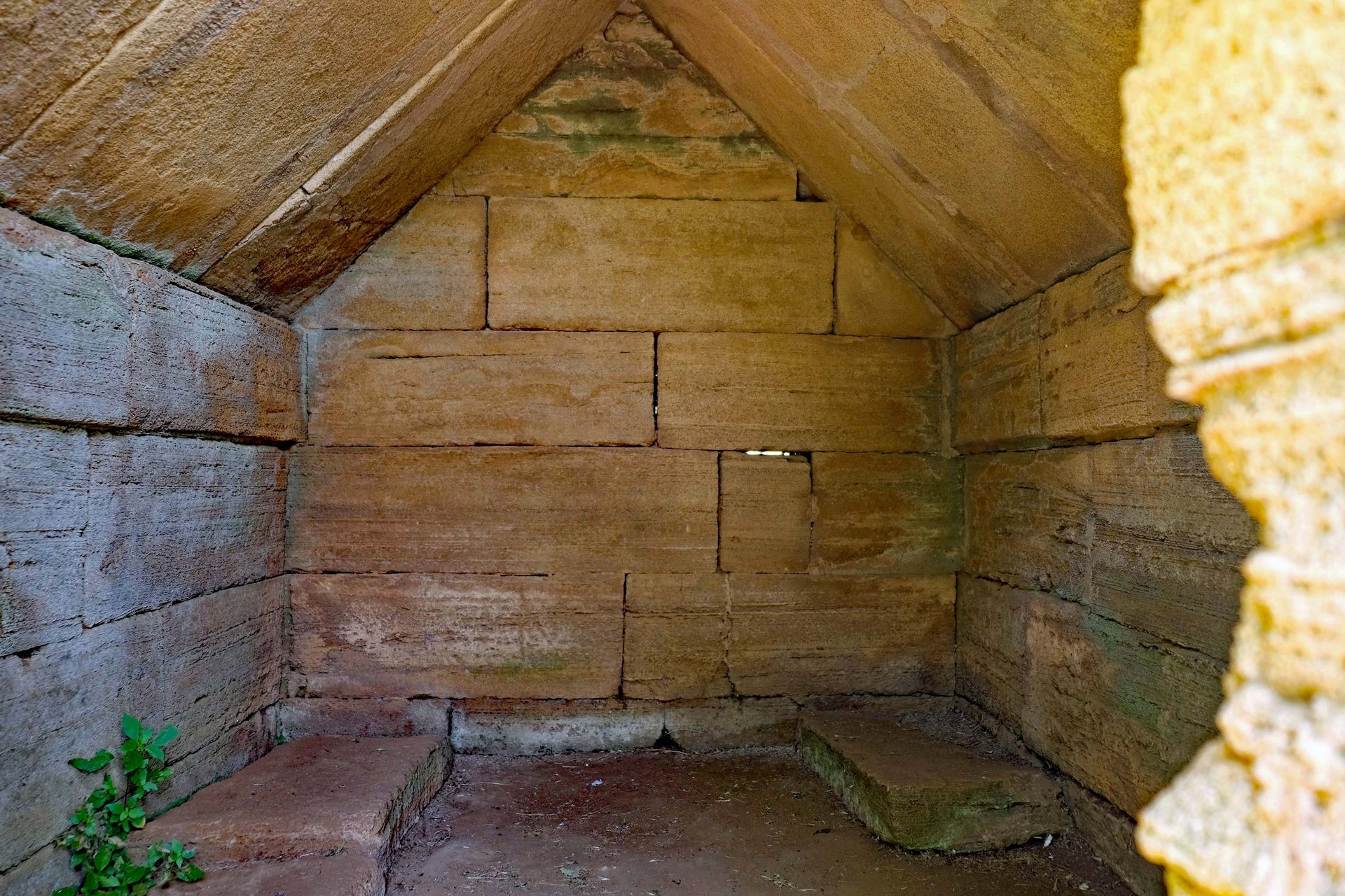 Tomba del bronzetto di offerente