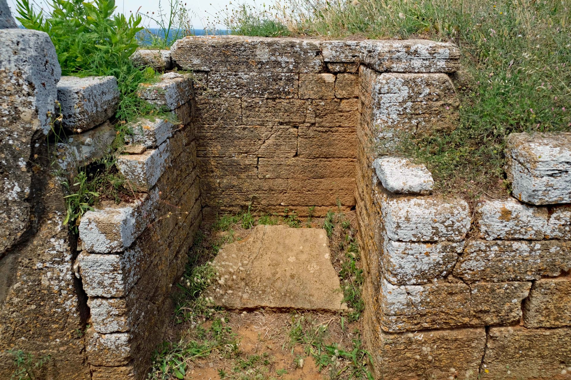 Tomba dei letti funebri Populonia
