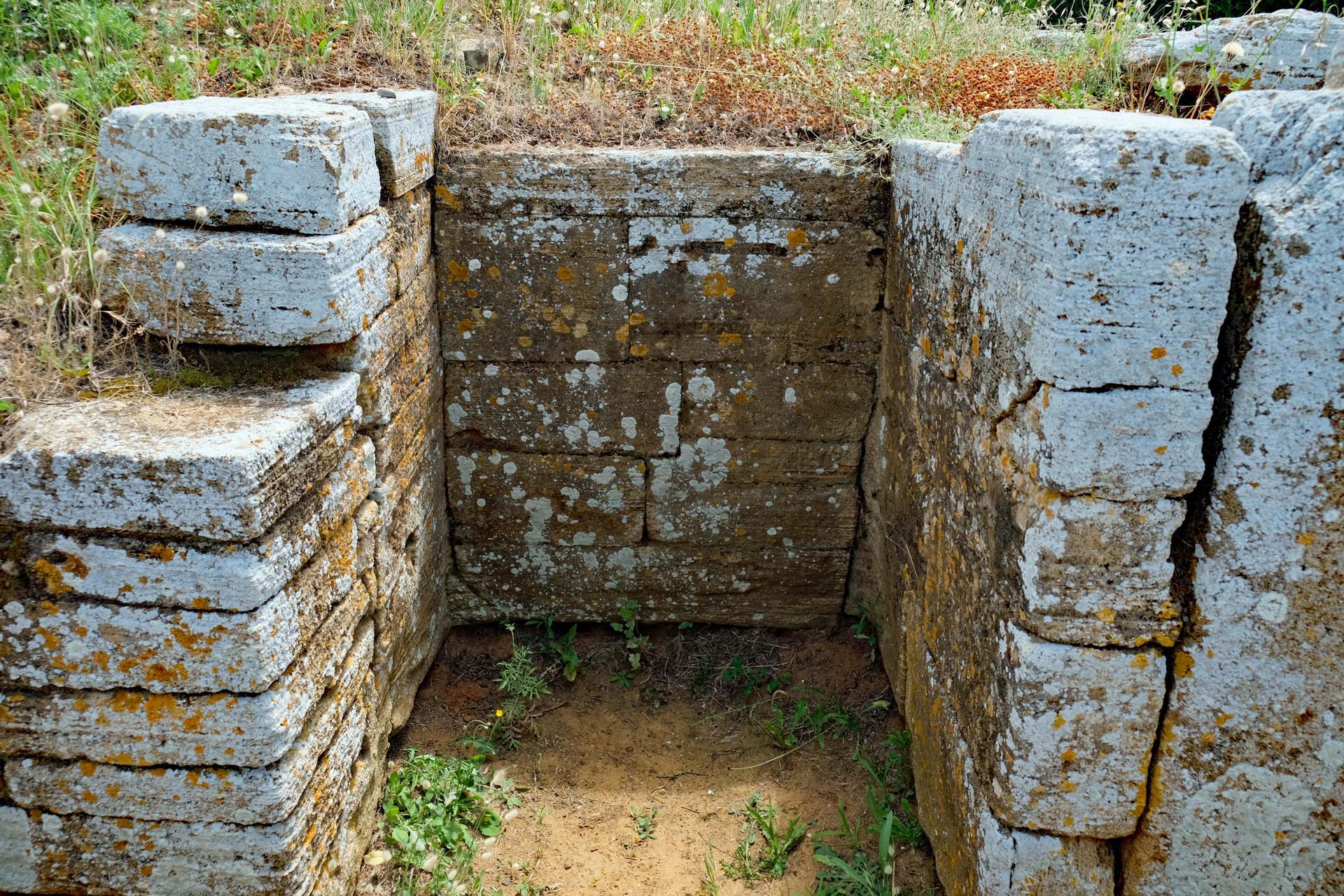 Tomba dei letti funebri Populonia