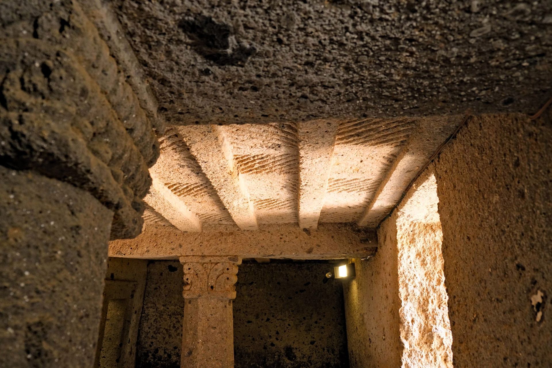Tomba Dei Capitelli 