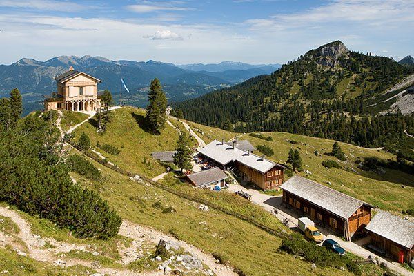 Blick auf Schachenschloss und Berggaststätte Blick auf Schachenschloss und Berggaststätte