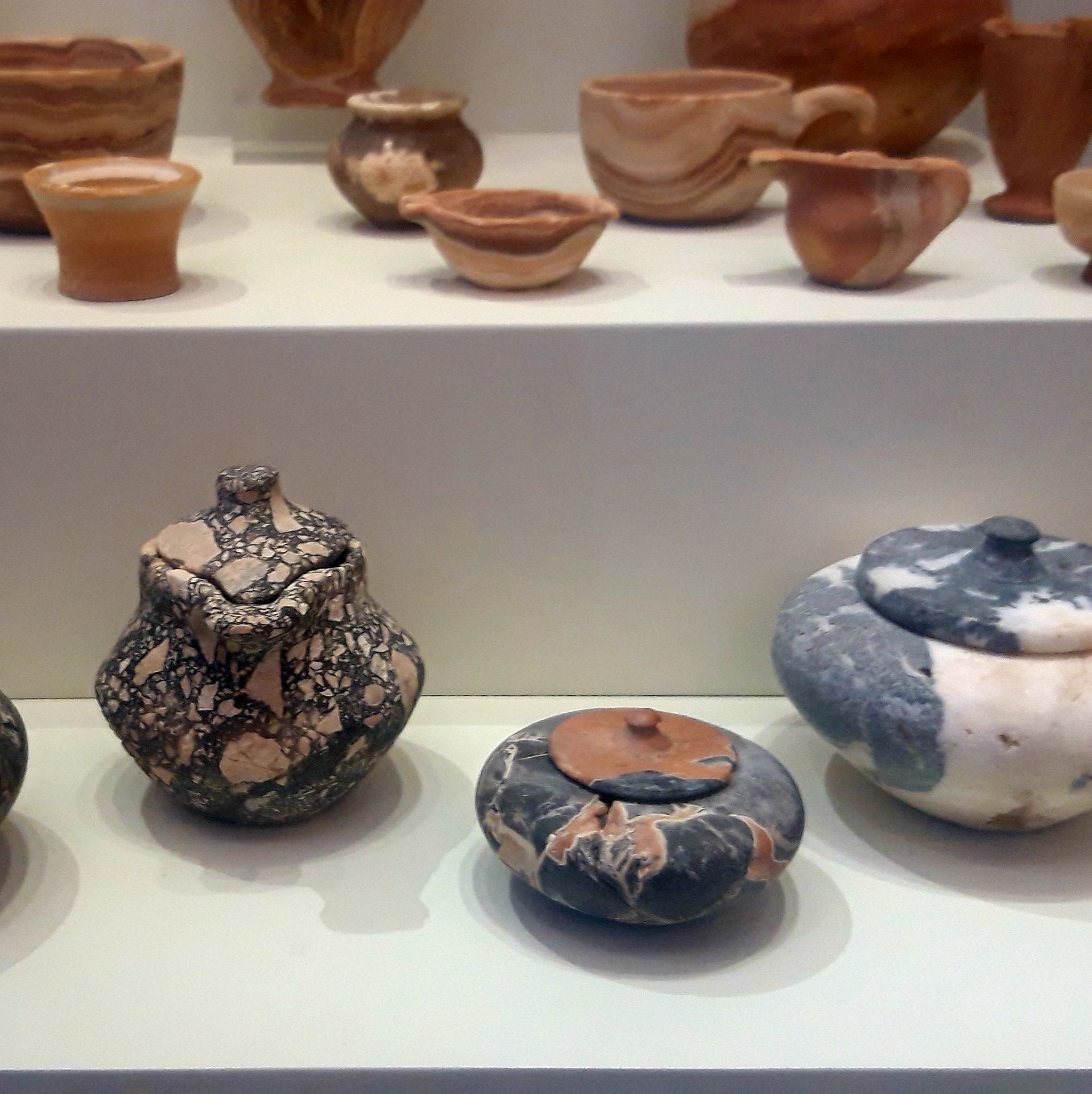 Minoische Keramik im Archäologischen Museum von Heraklion Minoische Keramik im Archäologischen Museum von Heraklion