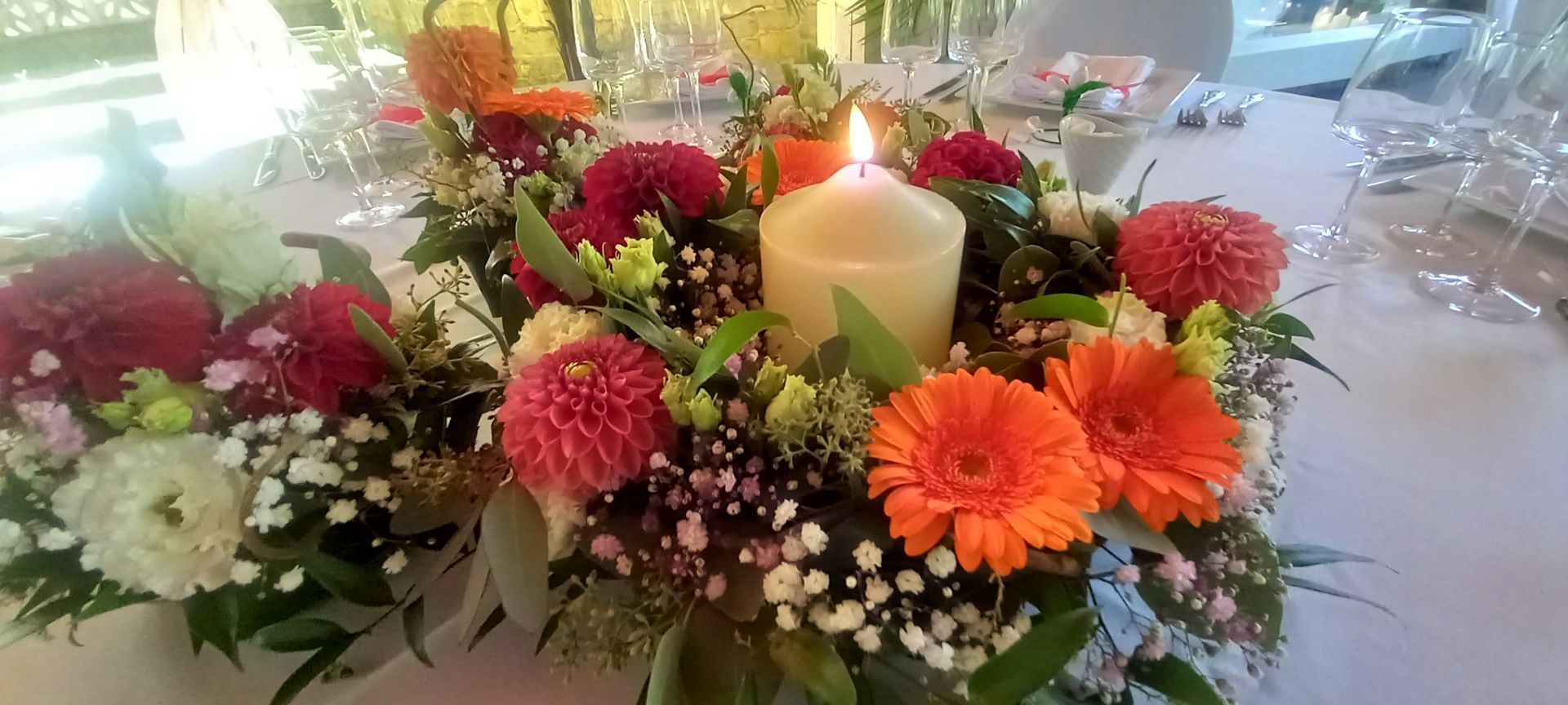Décor de table fleurs et lumière