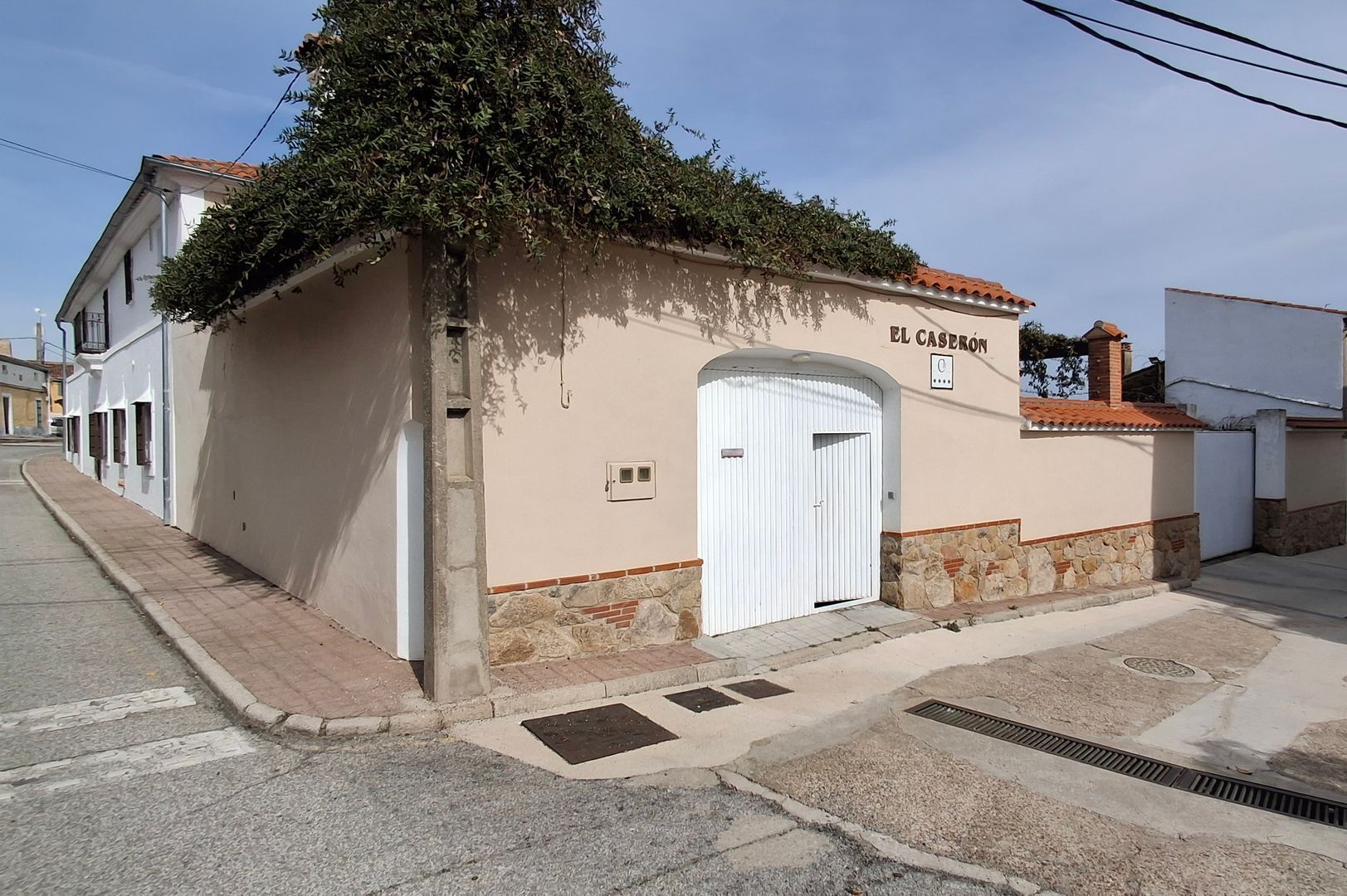 Entrada a la casa Rural el Caserón Exterior de la casa Rural El Caserón