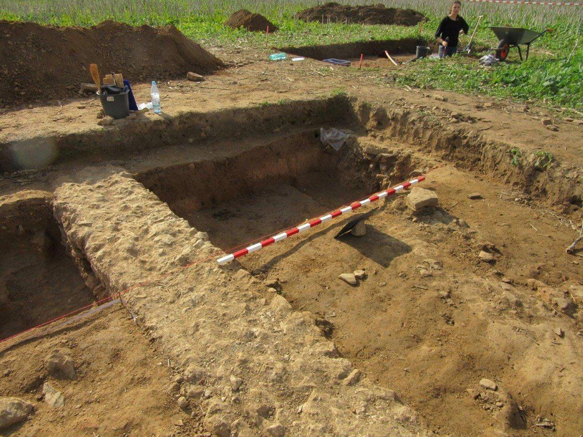 Ausgrabung in Swisttal-Odendorf 2015 - römische Fundamentreste (Foto: Gisela Hein)