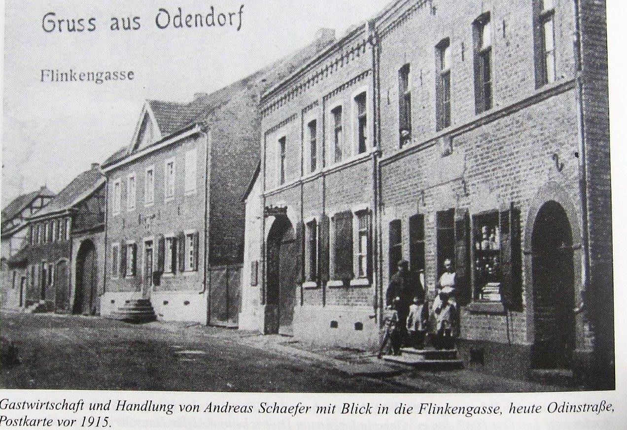 Postkarte vor 1915: Gastwirtschaft und Handlung von Andreas Schaefer mit Blick in die Finkengasse, heute Odinstraße.