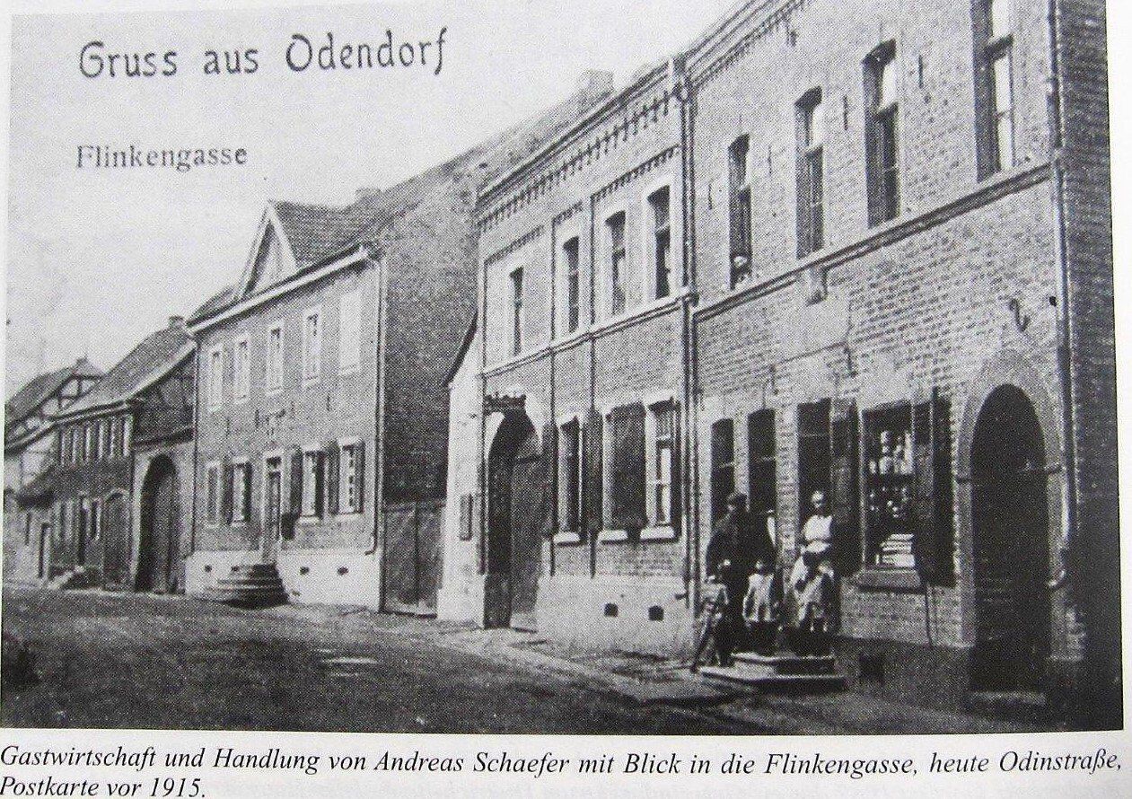 Gastwirtschaft und Handlung von Andreas Schaefer mit Blick in die Flinkengasse, heute Odinstraße. Postkarte vor 1915