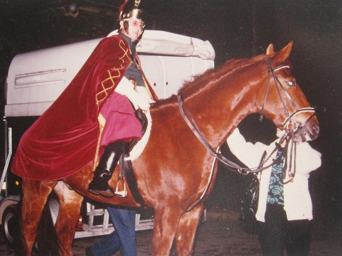 St. Martin Willi Kümpel vor seinem ersten Ritt als Martin (Quelle: Schulchronik der Grundschule Odendorf)