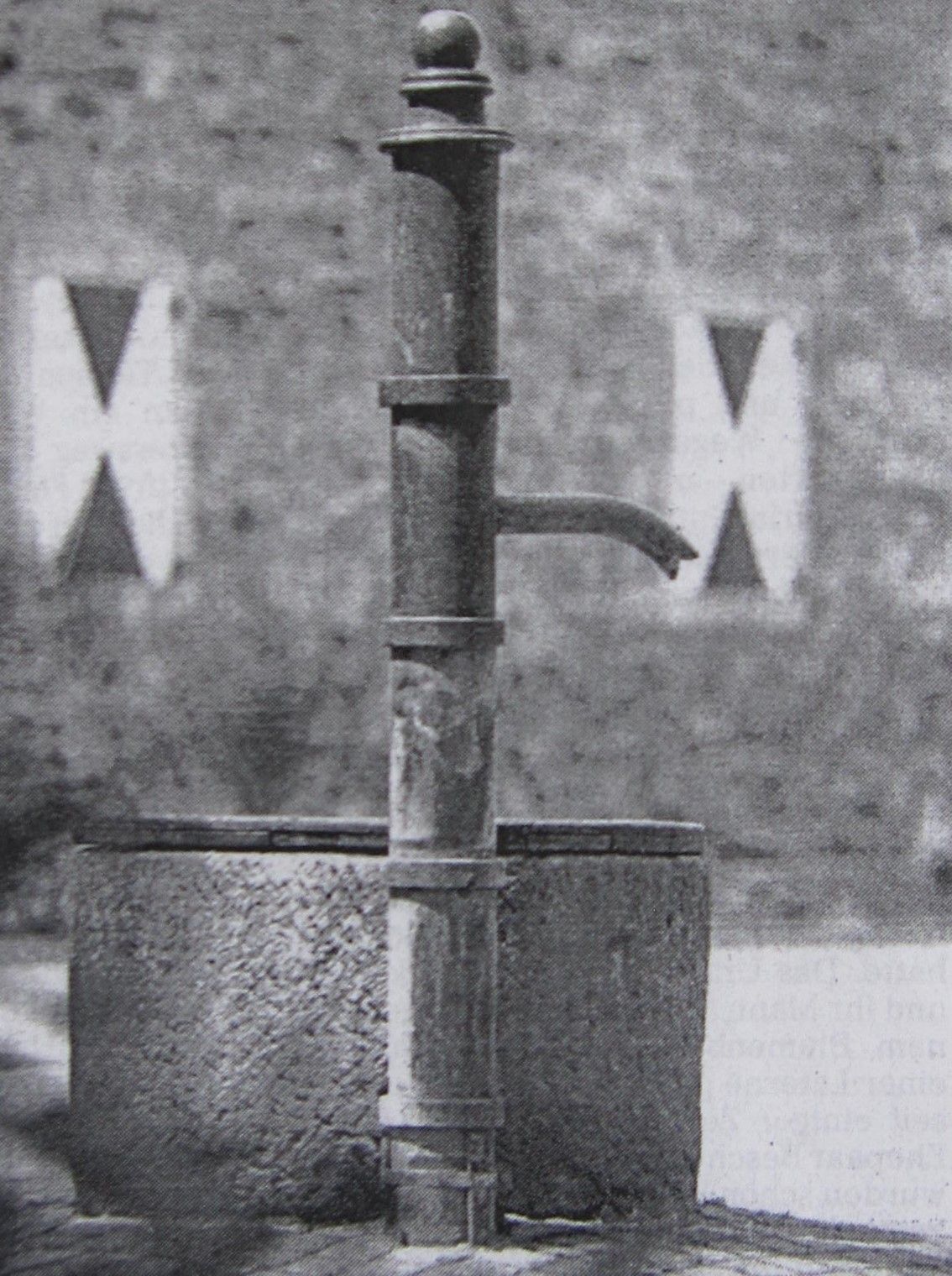 Der alte Brunnen auf dem Zehnthofplatz (Foto: Meike Böschemeyer)