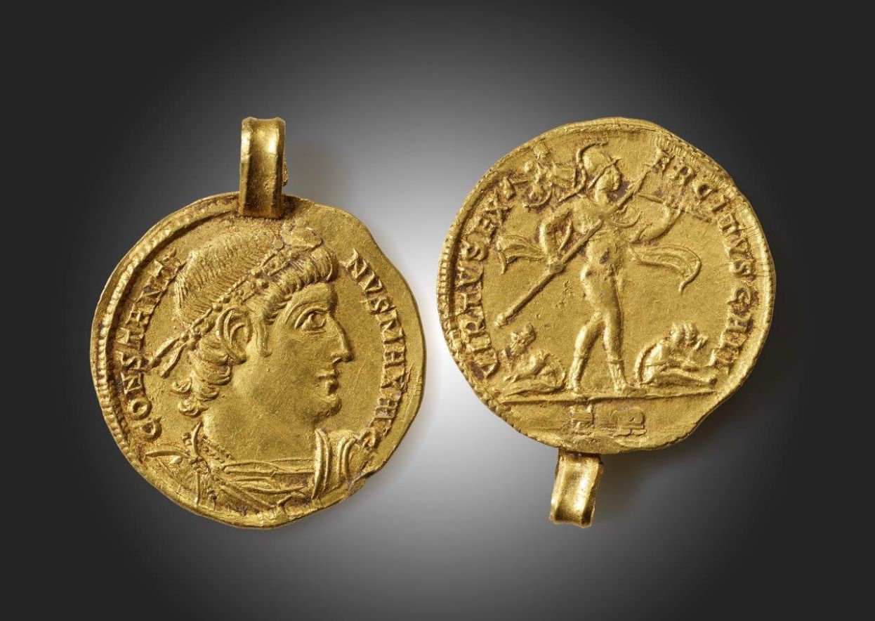 Solidus Constantins des Großen zu einem Anhänger umgearbeitet um 335 in Trier – Fundort: Niederrhein. Quelle: LVR-Landesmuseum Bonn, Foto: Jürgen Vogel